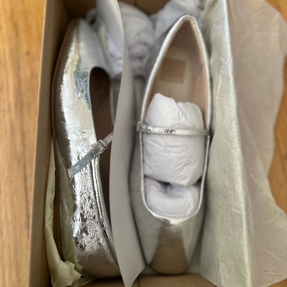 Dolce Vita Metallic Flats with Strap - Picture 5 of 6